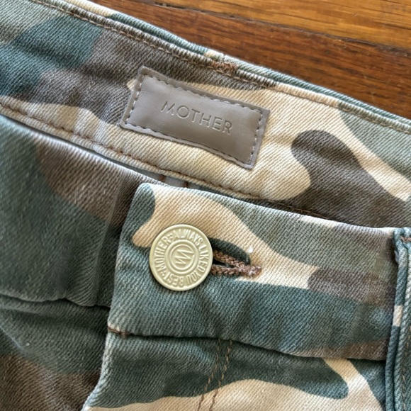 Mother High Waisted Looker Ankle Fray in See Me (Camo) - Picture 12 of 12